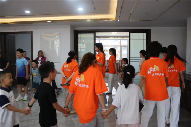 山东学子三下乡：童心跳跃韵律间，健康启蒙社区行